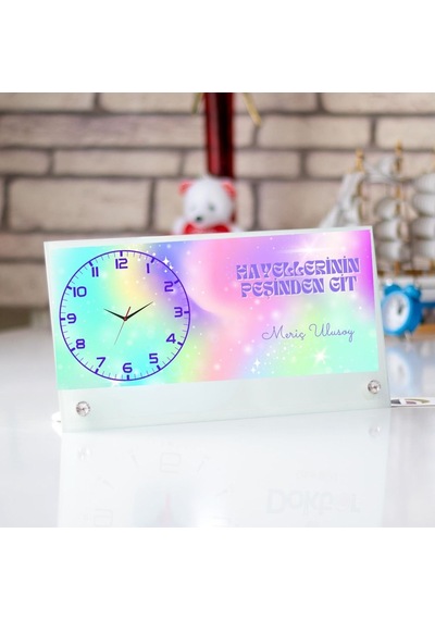 Hayallerinin Peşinden Git Temalı Kişiye Özel Cam Masa Saati Motivasyon Sözlü Masaüstü Saat Beyaz