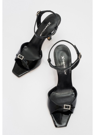 Dericlub Kadın Stiletto Tokalı Bilek Bağlamalı Rugan Topuklu Ayak Pudra