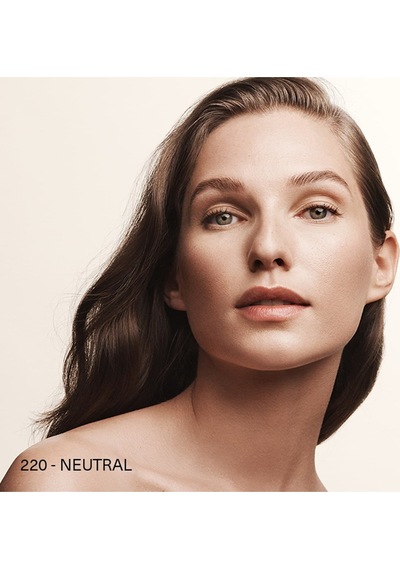 Cildin Kusursuz Gösteren Parlaklık Veren Besleyici Fondöten Spf 20 - 210 Bisque 30 Ml