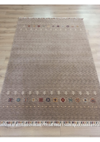Çam Halı Funky 804 Vizon Yün Ve Bambu İle Özel Tezgahlarda Üretilen Otantik Desenli El Emeği Modern Uşak Halısı Vizon Çam Halı Funky 804 Vizon Yün Ve Bambu İle Özel Tezgahlarda Üretilen Otantik Desenli El Emeği Modern Uşak Halısı Vizon