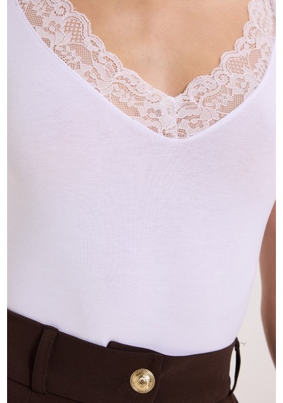 Tudors Kadın Slim Fit Dar Kesim Kolsuz V Yaka Dantel Detaylı Pamuklu Likralı Beyaz Crop-51072