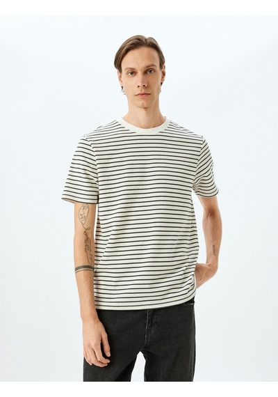Koton Bisiklet Yaka Kısa Kollu Pamuk Karışımlı Tok Kumaş Çizgili Oversize Tişört Gri Çizgili 5sam10067hk Koton Bisiklet Yaka Kısa Kollu Pamuk Karışımlı Tok Kumaş Çizgili Oversize Tişört Gri Çizgili 5sam10067hk