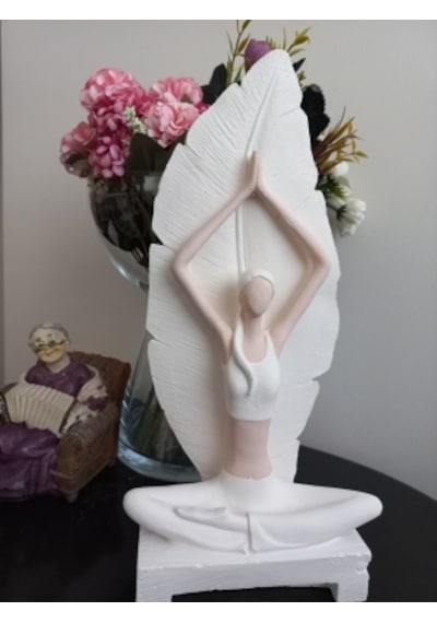 Yoga Yapan Kadın Heykeli