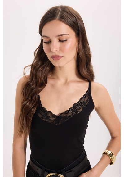 Tudors Kadın Slim Fit Dar Kesim Kolsuz V Yaka Dantel Detaylı Pamuklu Likralı Siyah Crop-51073