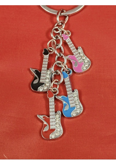 Renkli Gitarlardan Oluşan Metal Anahtarlık Çok Renkli