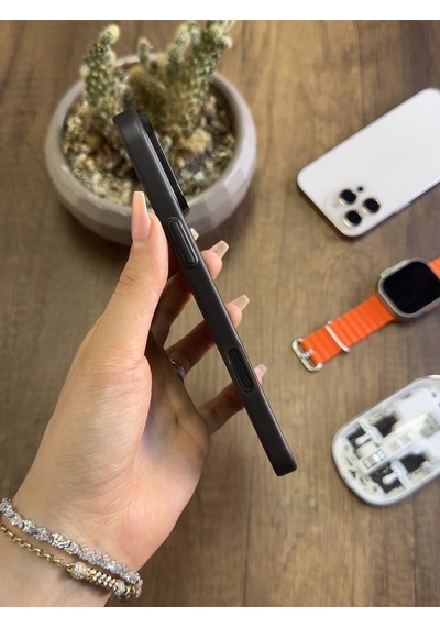Apple iPhone 16 Pro Max Uyumlu Süper İnce Mat Ultra Thin Silikon Kılıf Siyah