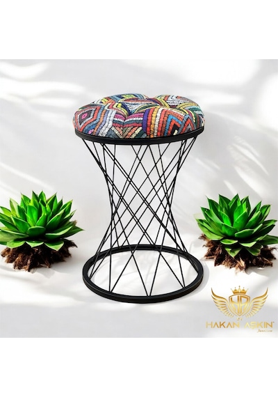 By Hakan Aşkın Kapitoneli Metal Pota Ayaklı Black Rug Pattern Pota Puf Style 2025 Çok Renkli Rug