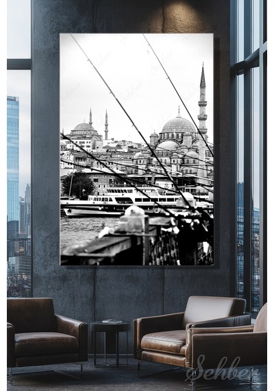 İstanbul'un Tarihi Silüetini Gösteren Siyah-beyaz Bir Şehir Manzarası Dikey Kanvas Tablo Tekli 3790