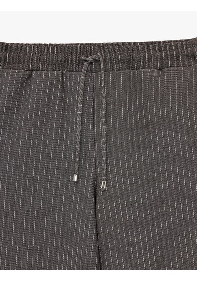 Koton Beli Bağcıklı Cepli Düz Bol Paça Çizgili Pantolon Kahverengi Çizgili 6sak40076ek Koton Beli Bağcıklı Cepli Düz Bol Paça Çizgili Pantolon Kahverengi Çizgili 6sak40076ek