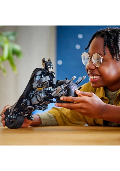 LEGO® 76273 DC Batman™ Yapım Figürü ve Bat-Pod Motosiklet 713 Parça