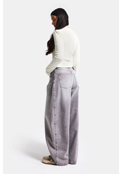 Itsbasic Kadın Beyaz W5 Asimetrik Kesim Fermuar Detaylı Özel Tasarım Crop Top