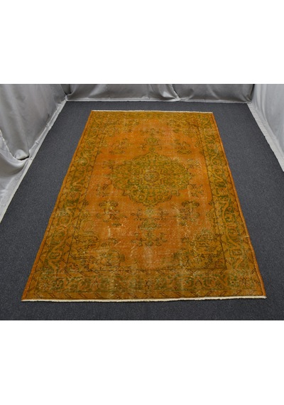 Zehra Abla Halı Vintage El Dokuma Overdye Tek Renk Turuncu Göbekli Yün Halı 7165 Çok Renkli