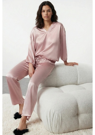 Pudra Renk Bağcıklı Saten Dokuma Pijama Takımı Pembe