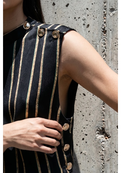 Fashion Cocktail Akıcı Kumaşlı Altın Düğmeli Apoletli Çizgili Bel Lastikli Pantolon Kolsuz Boyunlu Dökümlü Mat Saten Crop Top Takım Set Lacivert Fashion Cocktail Akıcı Kumaşlı Altın Düğmeli Apoletli Çizgili Bel Lastikli Pantolon Kolsuz Boyunlu Dökümlü Mat Saten Crop Top Takım Set Lacivert