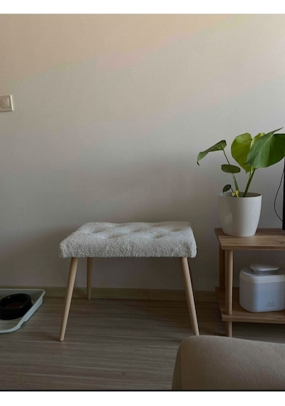 Gürgen Retro Ahşap Ayaklı Handmade Pofidik Puf Bench Koltuk Beyazdüğmeli