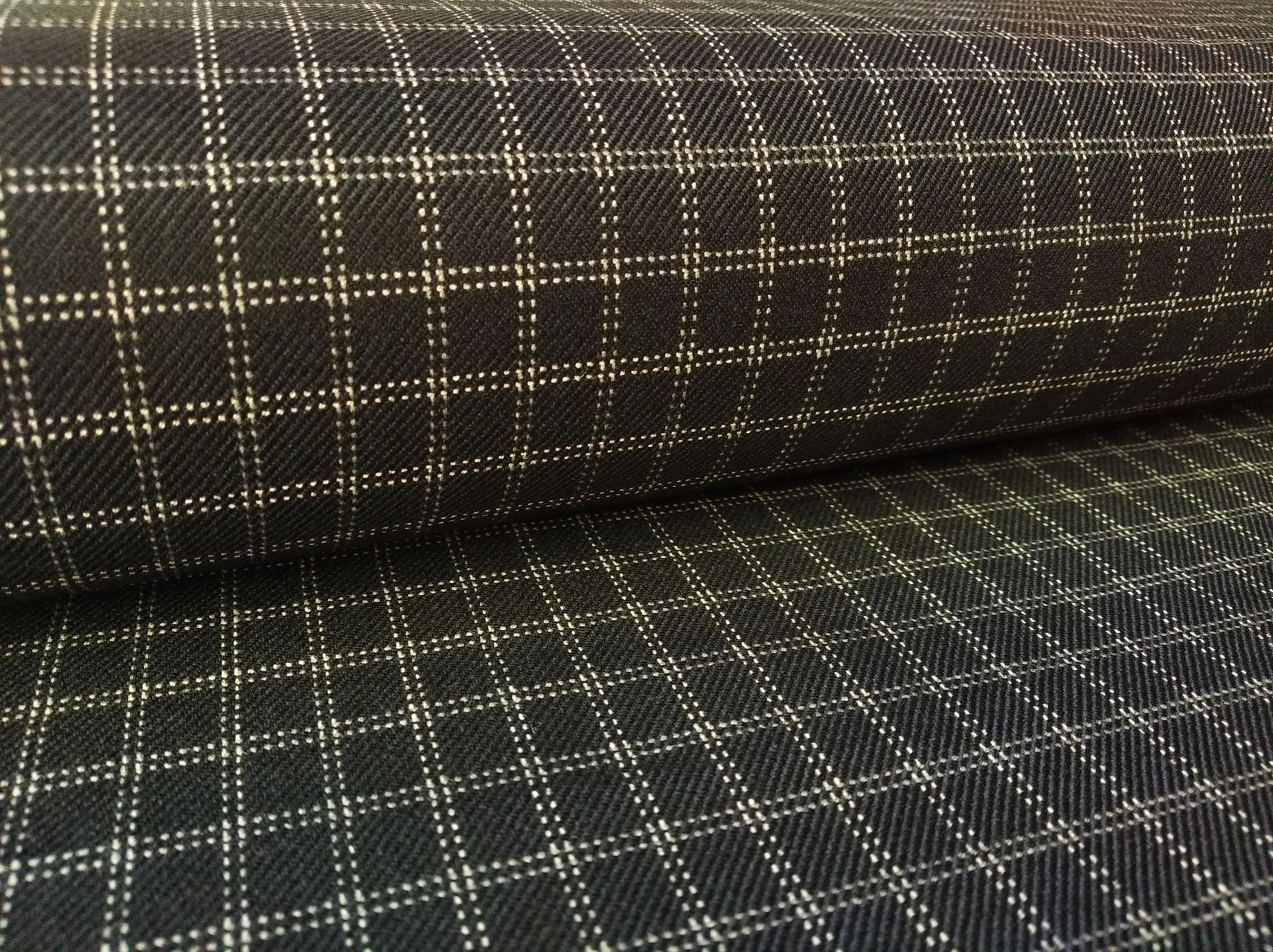 Gabardin Siyah Beyaz Renklerde En 140 Cm X Boy 195 Cm -3644