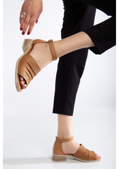 Analin Shoes Kadın Hakiki Deri Kalın Bantlı Alçak Topuklu Sandalet Taba