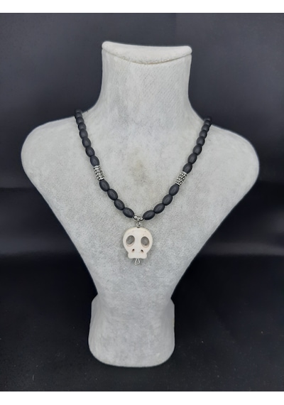 Mryart Unisex Oniks Taşı Boncuklu Kafatası Figürlü Kolye Gotik Tarz Aksesuar 01 - Siyah