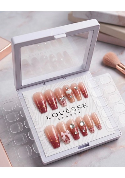 Louésse Ruby Charm Takma Tırnak Seti 12 Li Kırmızı Ombre Taşlı & Fiyonk Detaylı Şık Model
