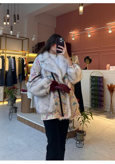 Jasminurgancy İtalyan Renkli Detaylı Pul Payetli Özel Tasarım Standart Beden Kürk Çok Renkli Jasminurgancy İtalyan Renkli Detaylı Pul Payetli Özel Tasarım Standart Beden Kürk Çok Renkli