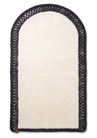 Merplush Mihraplı Peluş Seccade 75x130 Cm Süet Taban Yıkanabilir Yumuşak Namaz Halısı Krem - Siyah