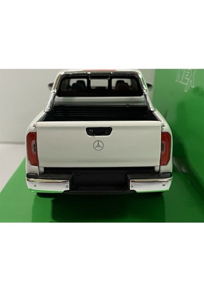 Mercedes Benz X Class 1/24 Ölçek Model Araba Beyaz