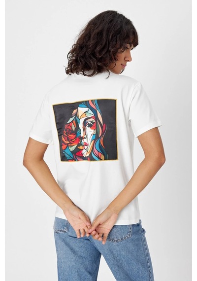 Yapay Zeka Tasarım Sırt Aplike Özel Baskılı %100 Pamuklu Penye Regular Fit T-shirt Pikasso2 Beyaz
