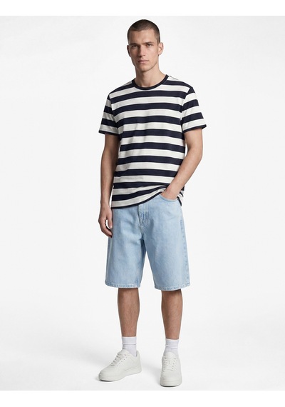 Koton Normal Bel Pamuklu Bermuda Straight Fit Jean Şort Açık İndigo 6sam40397nd Koton Normal Bel Pamuklu Bermuda Straight Fit Jean Şort Açık İndigo 6sam40397nd