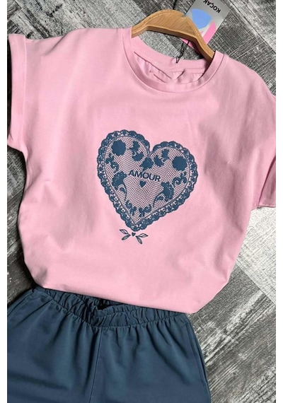 Riccotarz Kız Çocuk Göğsünde Dantel İşleme Kalp Detaylı Pembe T-shirt Beli Lastikli Şortlu Takım Riccotarz Kız Çocuk Göğsünde Dantel İşleme Kalp Detaylı Pembe T-shirt Beli Lastikli Şortlu Takım