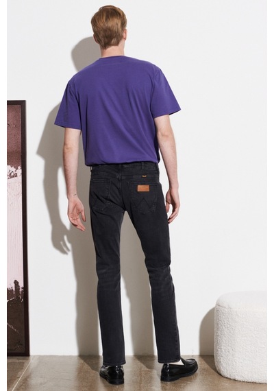 Wrangler Larston Slim Tapered Dar Kesim Düşük Bel Erkek Siyah Esnek Jean Denim Kot Pantolon W18S8912V Siyah