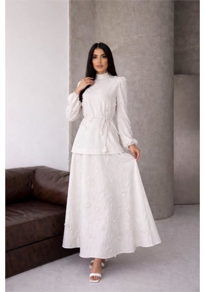 Neşeli Butik Kadın Beyaz Keten Kumaş Çiçek Aplikeli Hakim Yaka Etekli Takım Nbms2629