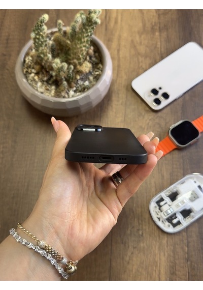 Apple iPhone 13 Uyumlu Süper İnce Mat Ultra Thin Silikon Kılıf Siyah
