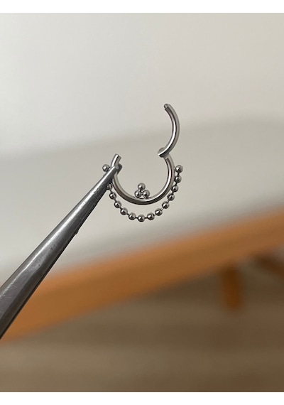 316 L Cerrahi Çelik Sallantılı Top Zincir Detaylı Halka Kıkırdak Helix Tragus Piercingi Gümüş