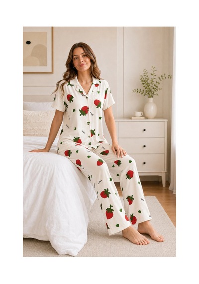 Angbutik Ekru Çilek Desenli Kısa Kollu Gömlek Yaka Milan Kumaş Kadın Pijama Takımı