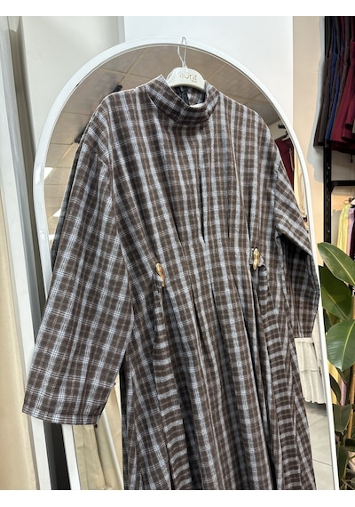 Nirva Butik Kadın Ekose Desenli Belden Oturtmalı Elbise Açık Mavi - Kahverengi Nirva Butik Kadın Ekose Desenli Belden Oturtmalı Elbise Açık Mavi - Kahverengi