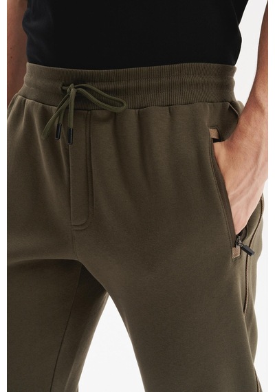AR-MA Arma Erkek Örme 3 İplik Kumaş Dar Paça Eşofman Altı Regular Fit Lastikli Bel %70 Pamuk %30 Polyester K30174681602 Haki AR-MA Arma Erkek Örme 3 İplik Kumaş Dar Paça Eşofman Altı Regular Fit Lastikli Bel %70 Pamuk %30 Polyester K30174681602 Haki