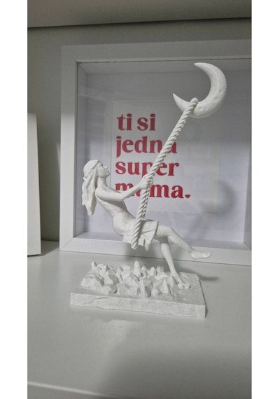 Ay'a Salıncak Heykeli Rüya Gibi Bir Sanat Eseri Dekoratif Biblo