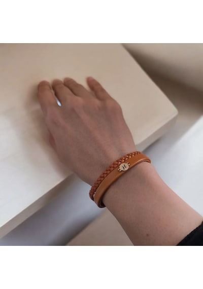 Archin H Harfine Özel Yuvarlak Motifli Kahverengi Derili 14 Ayar Altın Plakalı Hediye Bileklik-401harf H Archin H Harfine Özel Yuvarlak Motifli Kahverengi Derili 14 Ayar Altın Plakalı Hediye Bileklik-401harf H