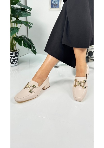 Günlük Kadın Loafer Topuklu Toka Ve Dikiş Detaylı Bağcıklı Küt Burunlu Ayakkabı 700 Bej Günlük Kadın Loafer Topuklu Toka Ve Dikiş Detaylı Bağcıklı Küt Burunlu Ayakkabı 700 Bej