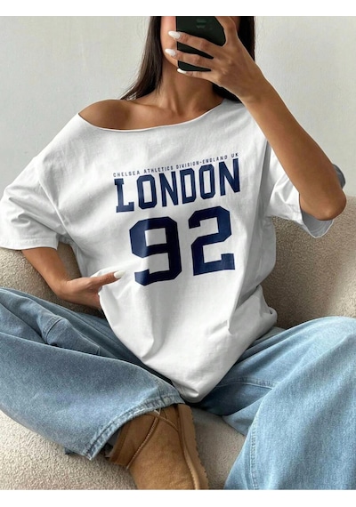 Tarzsokak Kayık Yaka 76 Baskılı Oversize %100 Pamuk Beyaz