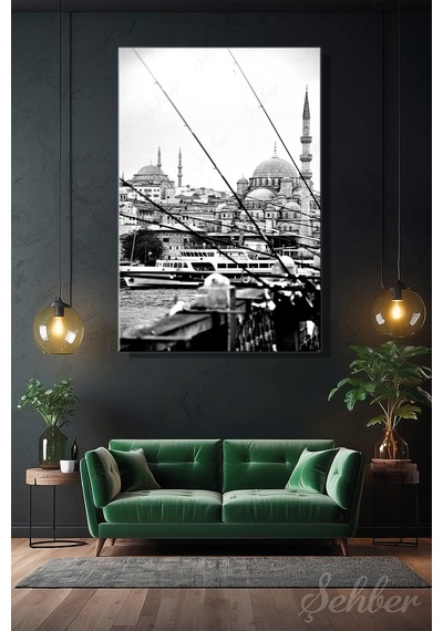 İstanbul'un Tarihi Silüetini Gösteren Siyah-beyaz Bir Şehir Manzarası Dikey Kanvas Tablo Tekli 3790