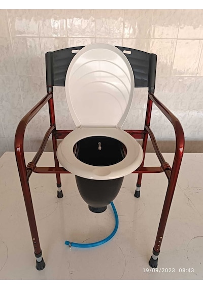 Taharet Musluklu Hasta Wc Sandalye Klozet Direk Wc Tuvalete Seyyar Sandalye Kolay Katlanır