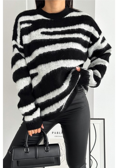 Femelle Kadın Siyah Yeni Sezon Zebra Desen Standart Beden Geniş Kalıp Oversize Triko Kazak Femelle Kadın Siyah Yeni Sezon Zebra Desen Standart Beden Geniş Kalıp Oversize Triko Kazak