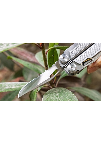Swiss Tech 20-in-1 Multitool Pense Testere Elmas Eğe Aus-8 Bıçak Kamp El Aleti Gümüş