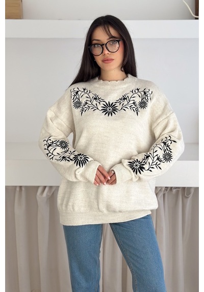 Femelle Bej Nakış İşlemeli Oversize Triko Kazak Standart Beden