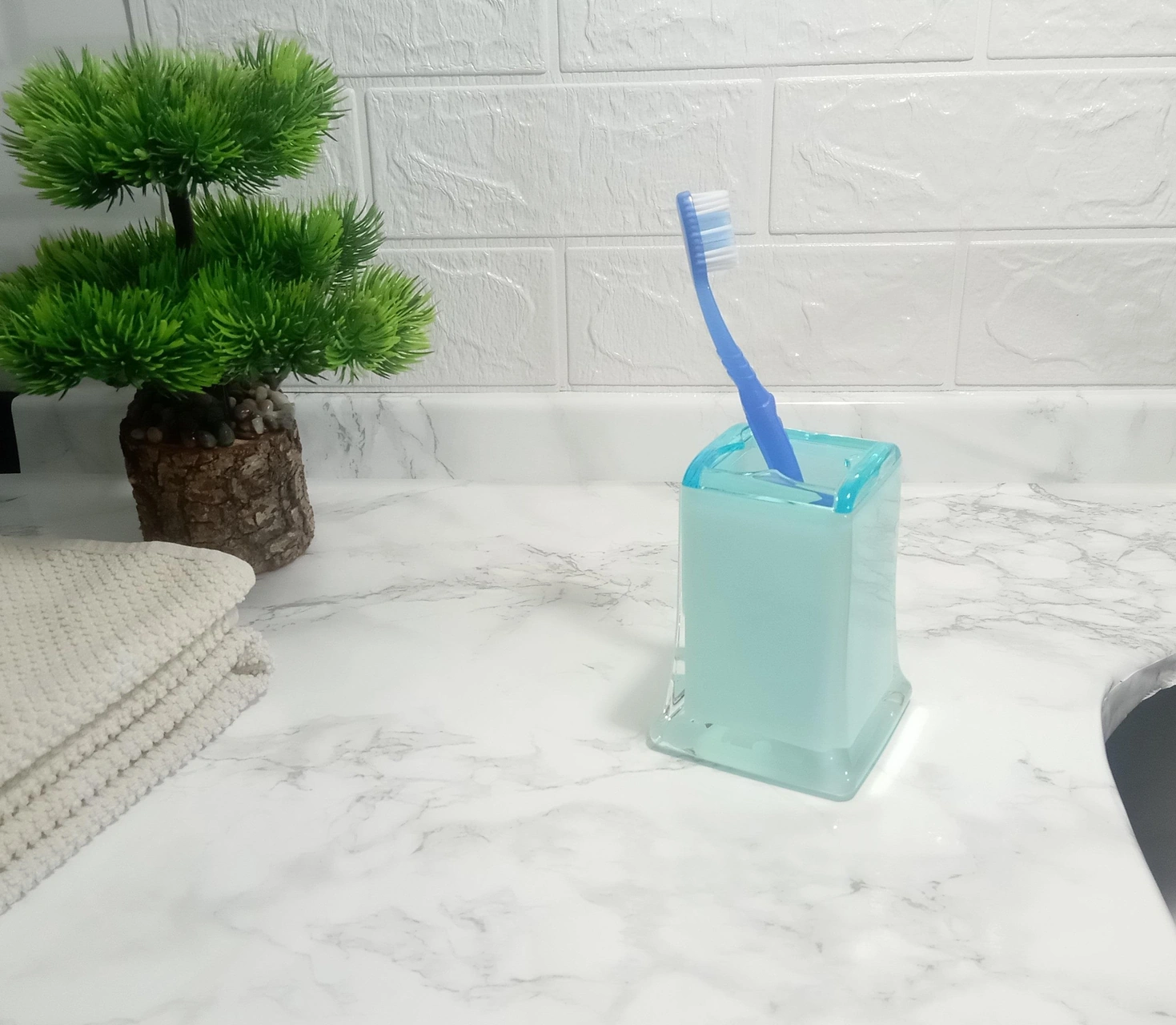 2 Adet Diş Fırçalık Buz Mavisi Akrilik 6x6x11cm Banyo Seti Çok Renkli