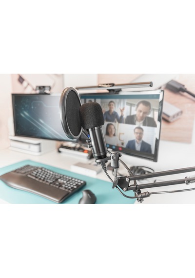 Mikrofon Standı Ve Diğer Aksesuarlar İle Plug & Play Tak Ve Kull