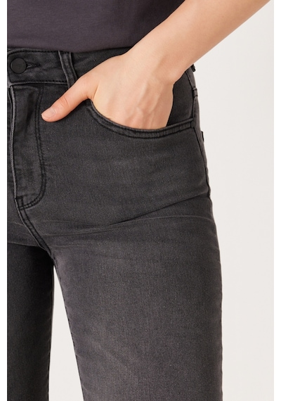 Wrangler Slim Fit Dar Kesim Normal Bel Siyah Esnek Jean Kot Pantolon W26LKBT15 Koyu Gri