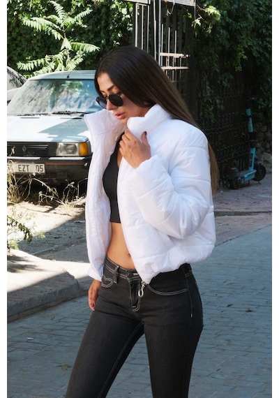 Keyifli Moda Kadın Beyaz Parlak Su İtici Dik Yaka Kısa Şişme Mont - 40 Beyaz