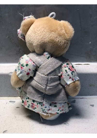 Sevimli Elbiseli Tulumlu Ayıcık Peluş Oyuncak Anahtarlık Uyku Arkadaşı Hediyelik 12 Cm Haki